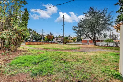 14125 SE Division St, Portland, OR 97236 - Photo 3