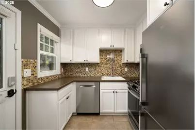 2555 NW Savier St #18, Portland, OR 97210 - Photo 11