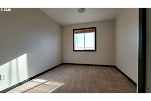 881 Arrow Leaf Pl, Harrisburg, OR 97446 - Photo 11