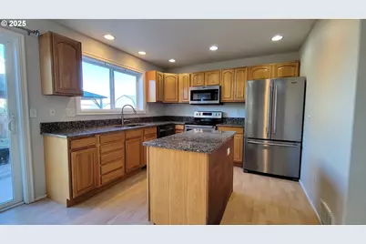 881 Arrow Leaf Pl, Harrisburg, OR 97446 - Photo 5