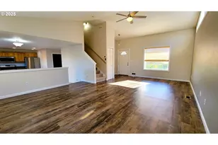 881 Arrow Leaf Pl, Harrisburg, OR 97446 - Photo 3