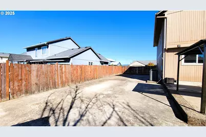 881 Arrow Leaf Pl, Harrisburg, OR 97446 - Photo 15