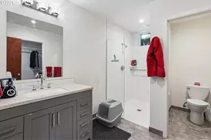 720 NE 107th Pl, Portland, OR 97220 - Photo 37