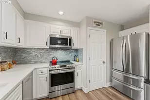 1735 Plateau St NE, Salem, OR 97305 - Photo 13