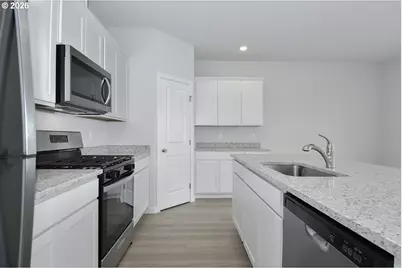 1355 Owl Ave, Woodburn, OR 97071 - Photo 9