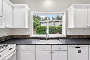 17108 Rebecca Ln, Lake Oswego, OR 97035 - Photo 9