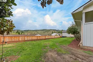 2153 SE Ohio Ave, Roseburg, OR 97470 - Photo 31