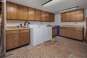 8234 SW Capitol Hwy, Portland, OR 97219 - Photo 29
