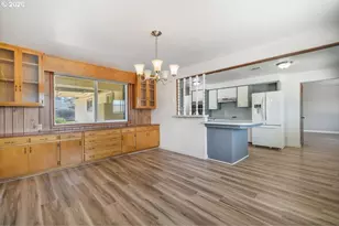 1081 E Jackson Ave, Cottage Grove, OR 97424 - Photo 17