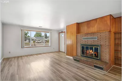 1081 E Jackson Ave, Cottage Grove, OR 97424 - Photo 7