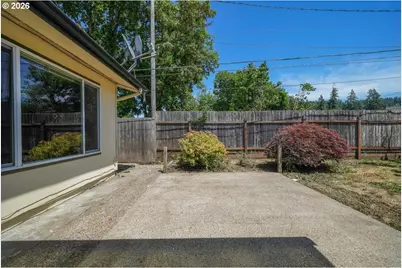 1081 E Jackson Ave, Cottage Grove, OR 97424 - Photo 35