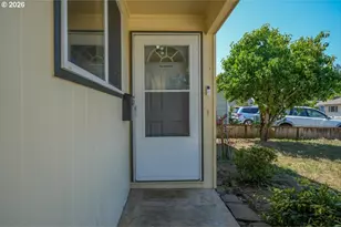 1081 E Jackson Ave, Cottage Grove, OR 97424 - Photo 5