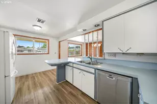 1081 E Jackson Ave, Cottage Grove, OR 97424 - Photo 13