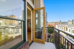 821 NW 11th Ave, Portland, OR 97209 - Photo 17