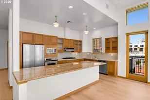 821 NW 11th Ave, Portland, OR 97209 - Photo 11