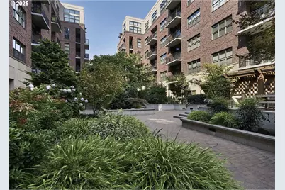 821 NW 11th Ave #613, Portland, OR 97209 - Photo 31