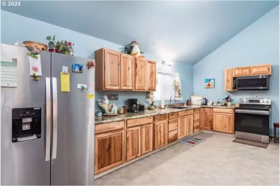 20 Willow St, Depoe Bay, OR 97341 - Photo 11