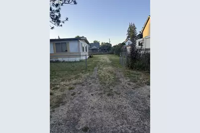 940 E 1st St, Yamhill, OR 97148 - Photo 7