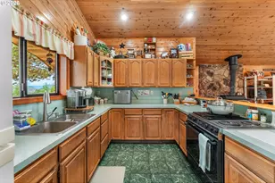 864 Larkspur Ln, Oakland, OR 97462 - Photo 13