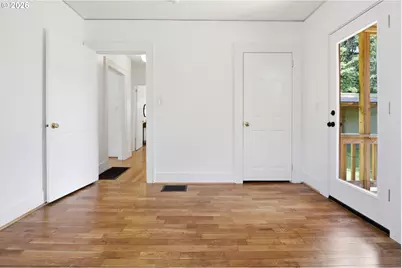 642 NE Holland St, Portland, OR 97211 - Photo 21