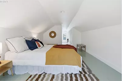 642 NE Holland St, Portland, OR 97211 - Photo 25