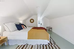 642 NE Holland St, Portland, OR 97211 - Photo 25