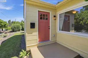 642 NE Holland St, Portland, OR 97211 - Photo 5