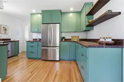 642 NE Holland St, Portland, OR 97211 - Photo 13