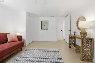 642 NE Holland St, Portland, OR 97211 - Photo 27