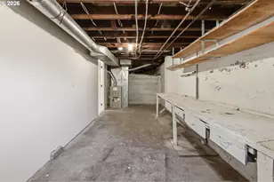 642 NE Holland St, Portland, OR 97211 - Photo 31