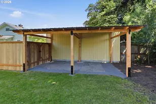 642 NE Holland St, Portland, OR 97211 - Photo 37