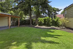 642 NE Holland St, Portland, OR 97211 - Photo 35