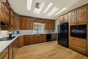 2323 W 28th Ave, Eugene, OR 97405 - Photo 11