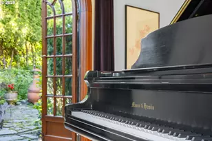 2844 SW Hillsboro St, Portland, OR 97239 - Photo 7