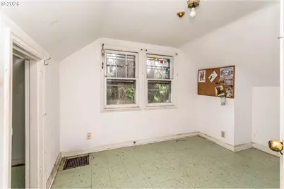 4921 SE Glenwood St, Portland, OR 97206 - Photo 7
