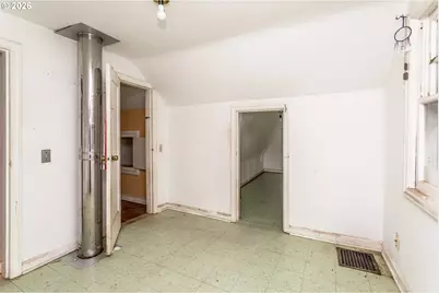 4921 SE Glenwood St, Portland, OR 97206 - Photo 9