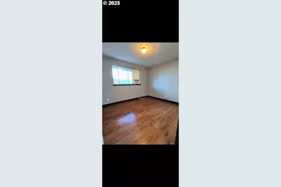 587 W Berdine St, Roseburg, OR 97471 - Photo 9