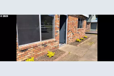 587 W Berdine St, Roseburg, OR 97471 - Photo 3