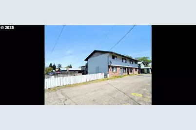 587 W Berdine St, Roseburg, OR 97471 - Photo 5