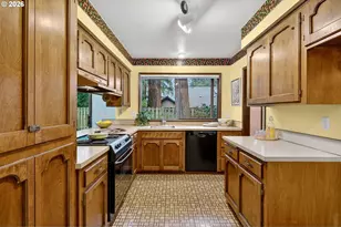 13790 SW Harness Ln, Beaverton, OR 97008 - Photo 15