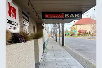 214 Pacific Ave, Tillamook, OR 97141 - Photo 3