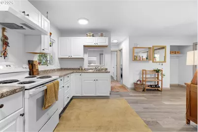 9946 N Lombard St, Portland, OR 97203 - Photo 17
