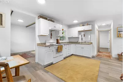 9946 N Lombard St, Portland, OR 97203 - Photo 15