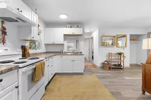 9946 N Lombard St, Portland, OR 97203 - Photo 11