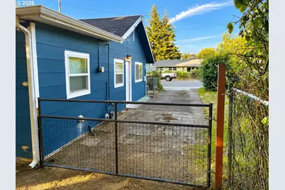 9946 N Lombard St, Portland, OR 97203 - Photo 3