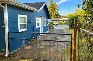 9946 N Lombard St, Portland, OR 97203 - Photo 3