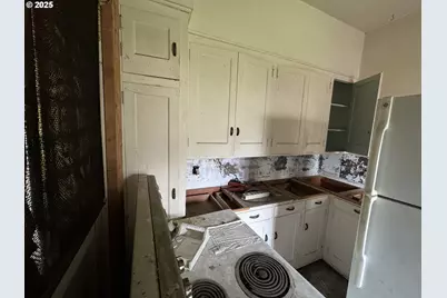 240 SE Davis St, McMinnville, OR 97128 - Photo 17