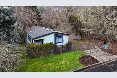 464 NE Kirby Ave, Roseburg, OR 97470 - Photo 29