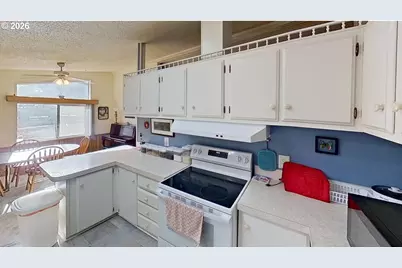 464 NE Kirby Ave, Roseburg, OR 97470 - Photo 13