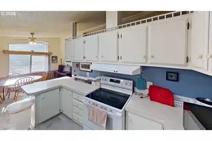 464 NE Kirby Ave, Roseburg, OR 97470 - Photo 13